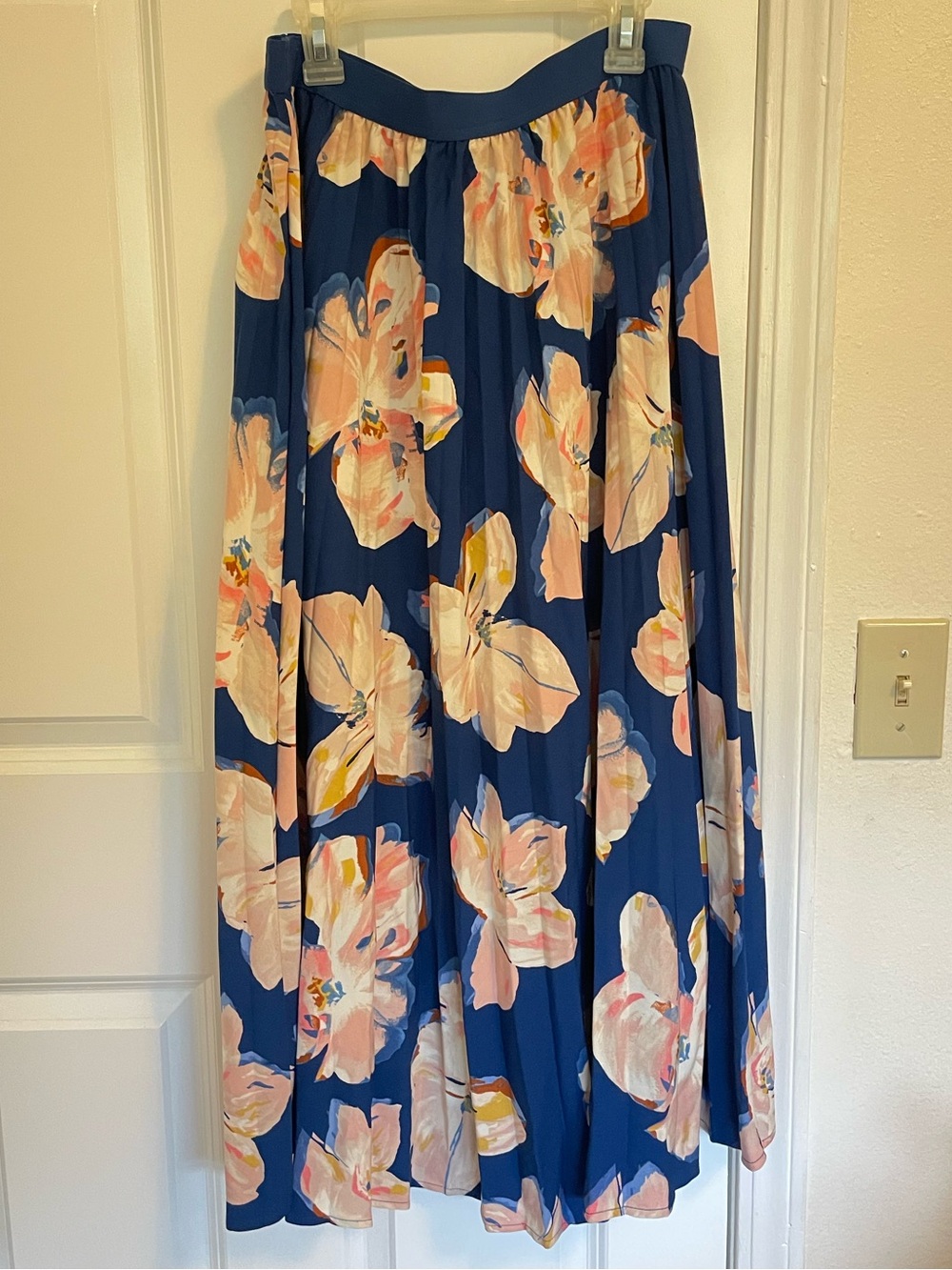 A new day Floral Midi Skirt in Navy and Blush